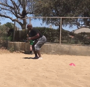 回归球场？格伦-戴维斯晒自己在沙地中训练视频
