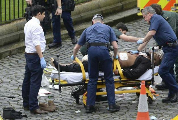 英国议会大厦恐袭凶手是谁_英国议会大厦恐袭伤亡多少_英国议会大厦恐袭现场视频