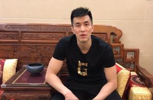 郭艾伦晒暴扣视频回应网友，仔细一看原来是儿童篮筐