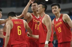 男篮12人名单初显，易建联领衔，32岁神塔无缘，浙江广厦最惨