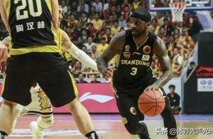 不堪回首，莫泰受伤惨败广厦。主场再战，劳森领衔能否复仇？