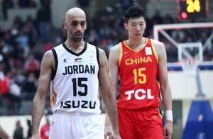 遭35岁老将完爆！大魔王从NBA归来仍未长进，男篮未来不在他身上