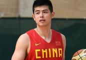 男篮世预赛中国队名单出炉，7名95后、全是90后！你对这份名单怎么看？