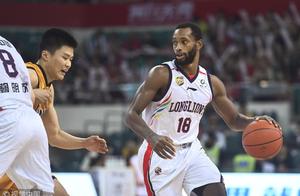 广州换外援起到成效，双小外阵容成功激活两人，季后赛依旧有戏