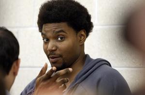 NBA球员中场休息都干啥？小鲨鱼洗剪吹，詹皇看书科比裹冰袋！