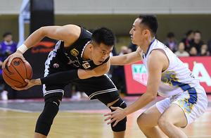 用实力说话打爆史鸿飞    CBA一哥现在是郭艾伦吗？