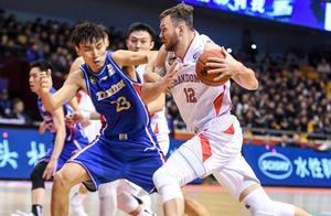 张庆鹏伤病如何吴庆龙这么说 山东这场比赛赢球代价大