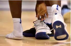 这场奥巴马都来看的比赛，未来NBA状元的耐克鞋，“炸”了……