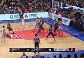 广东对阵上海出现时光倒流一幕，广东一进攻回合竟被吹没，对此你怎么看？