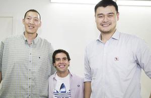 中国篮球界第一巨人孙明明，被妻子嫌弃身高高，表示生活极其不便
