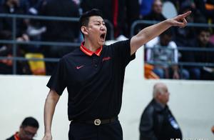 中国男篮惨败！球迷：李楠带这支CBA球队全华班去也未必会输！