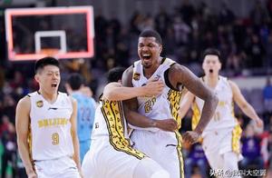 终于明白为什么CBA京城德比北京首钢遭绝杀，网友热议一针见血
