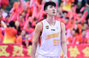 深圳队小将卢艺文砍22分创个人生涯新高