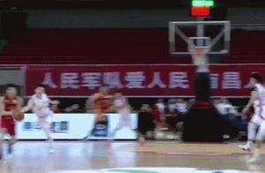 八一00后国手抢断+暴扣 空中好像还有停顿
