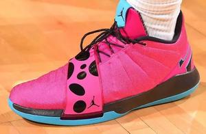 NBA球员今日上脚：詹姆斯保罗很亮眼，乔丹球鞋被拍出1万美元！