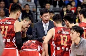 八一与深圳的比赛出现了三个感人事件，从中可看出八一精神还在