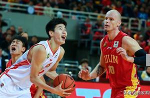 关键时刻续命！郭昊文准三双付豪20+10  八一险胜赛后王治郅低调