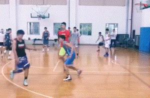 明明可以靠脸吃饭，却偏偏靠篮球！被打爆我也心甘情愿