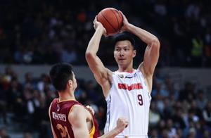 杜峰眼光真好！又一19岁后卫变奇兵，9分4板成广东最大惊喜