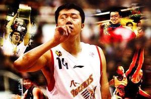 大致当年的痛！王治郅曾砍下49+15+7+6准备进军NBA，结果却是悲伤