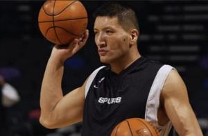 盘点中国球员在NBA秒杀瞬间，撞摔奥尼尔，易建联单场31分