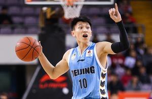 北京男篮爆发内讧后再遭打击，国手控卫左手骨折赛季基本报销！