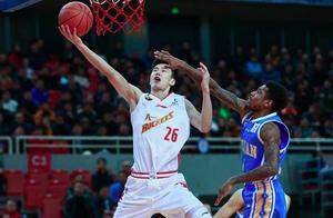 17分钟送3抢断！19岁小孙悦不止进攻出色 王治郅或能把他送进NBA