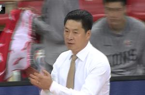 [赛场动态]博洛西斯反击扣篮打进，李春江不停鼓掌叫好