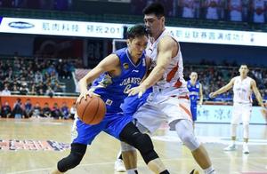 宏远旧将大爆发，助江苏险胜山东，同时更帮江苏取8赛季首胜！