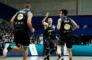 交关睐赛 换衣如换刀 上海男篮进季后赛就得靠这个秘诀
