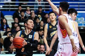 9中6砍16+13，深圳2米19内线顶着伤病爆发，他真的不是软蛋！