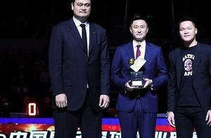 季后赛首战广东北京取胜占先机，而一主帅却遭停赛两场加重罚
