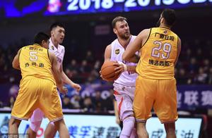 难以理解！孙铭徽胡金秋合砍31分，却在一周前因伤拒绝国家队征召