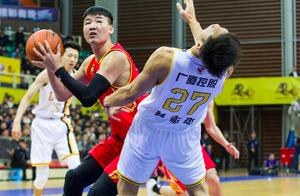 29分钟砍27分！本土大佬打出巅峰水准 他若保持状态深圳就能争冠