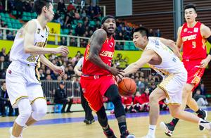 25分钟仅2分！2.19米神塔沦为纯蓝领 当初曾有机会去NBA