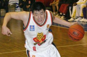 从鱼腩部队到巨人杀手，吉林男篮重返季后赛背后，1人功不可没