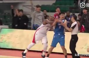 CBA大牌外援组合拳击倒本土选手，这中国人能忍吗？