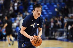 丁彦雨航继续冲击NBA？追梦可贵，但等待弊大于利，这点该学阿联
