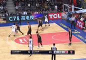 3月10日广东Vs辽篮，郭艾伦1v1面对易建联单打，晃过之后被阿联追身大帽，你怎么看？