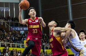三分9中1，罚球17中7，51分先生被打回原形，难怪波波维奇不要他