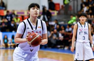首夺WCBA总冠军！广东3-2力克5冠王 女版奥尼尔获FMVP姚明颁奖