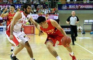 15岁进广东一线队却走下坡路！被称为小王仕鹏，男篮国手成替补