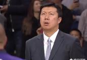 大胜江苏队，八一男篮以11胜告别本赛季，王治郅带领球员向球迷敬礼，你怎么看？