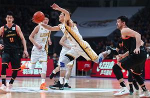不如低迷版郭艾伦!李楠麾下红人无法当进攻箭头 已难获李春江重用