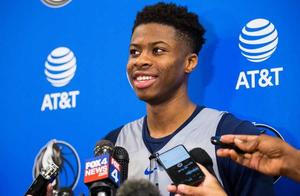 被遗忘的“字母弟”NBA梦想成真，首秀和哥哥打成平手