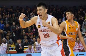 CBA正在直播：山东主场VS江苏男篮，莫泰王汝恒联袂首发出战