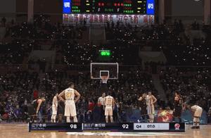 CBA看出演唱会的感觉，辽宁主场观众齐亮手电筒，看看球迷怎么说