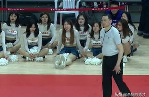 42号裁判一战成名！慢镜头回看多次致命错漏判，刘维伟飙脏话