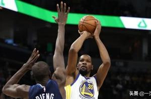 网友：NBA也有剧本？裁判抢戏阻勇士获胜，只为西部季后赛更好看