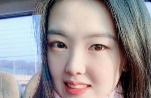 24岁女排张常宁新发型曝光，瞬间变回7年前，与2.1米男友恩爱！